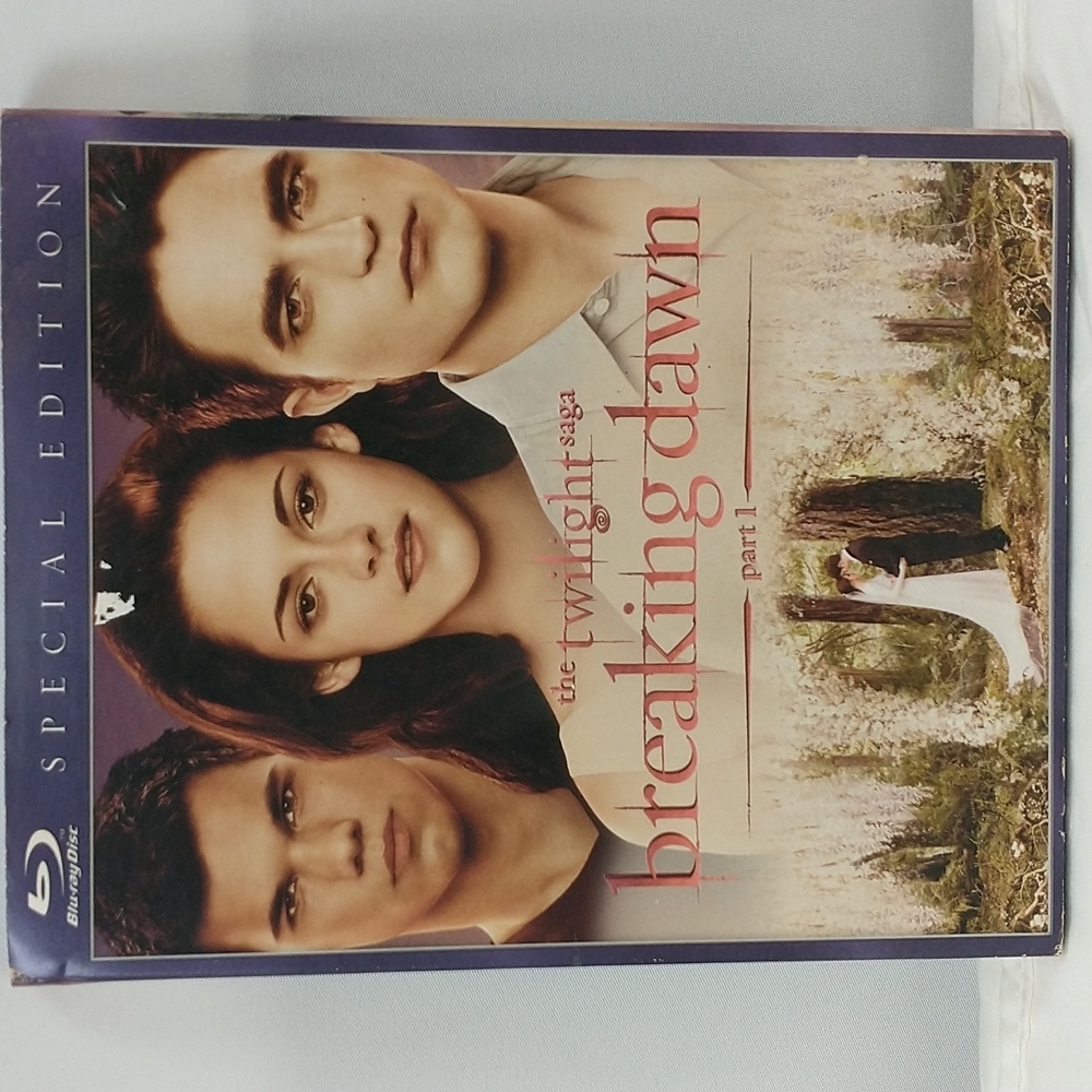 𝅺The Twilight Saga Breaking Dawn Blue-Ray Movie